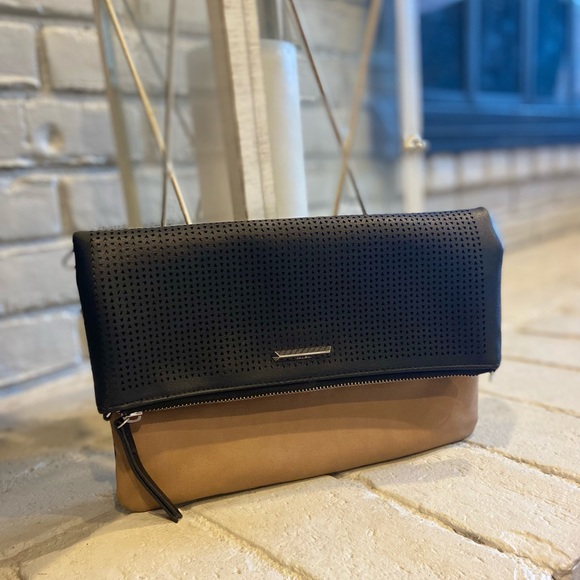 Stella & Dot Handbags - Stella & Dot Black Waverly Clutch